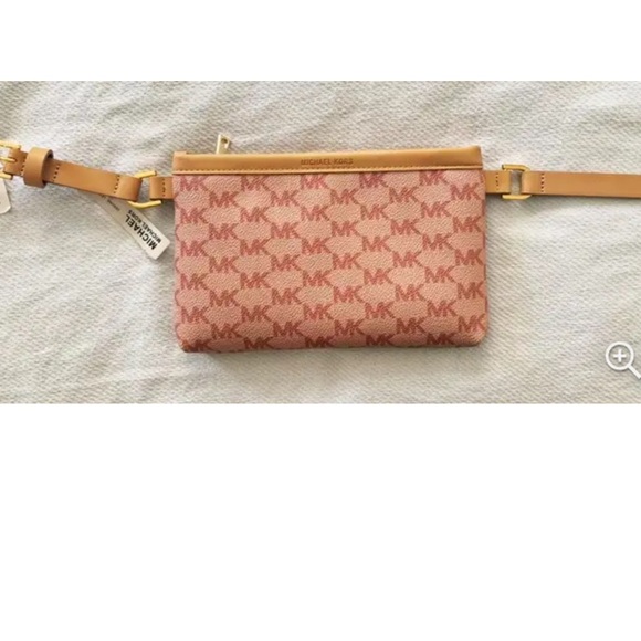 Michael Kors crossbody bag/ Fanny pack NWT pink leather - Picture 3 of 11